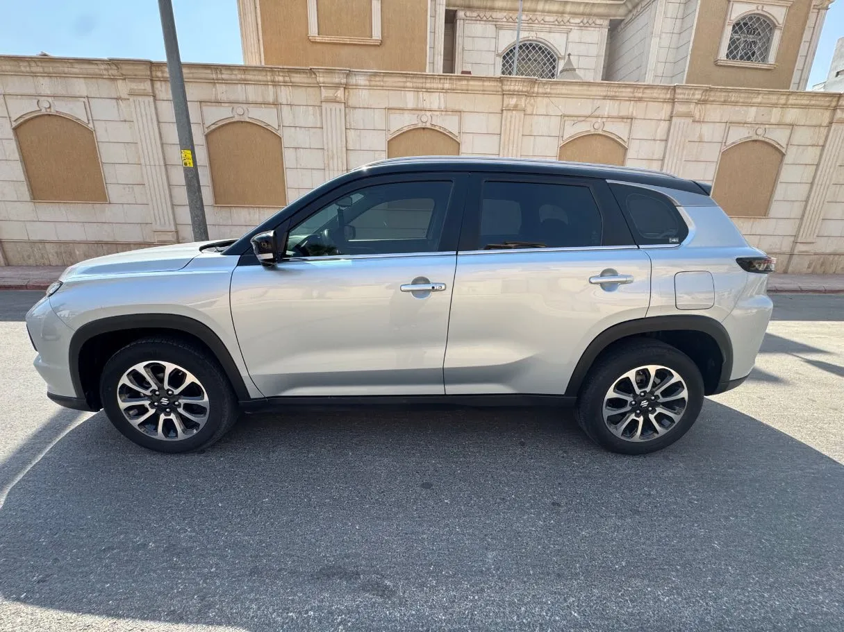 Car image 8