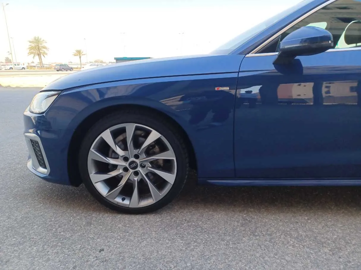 Car image 9