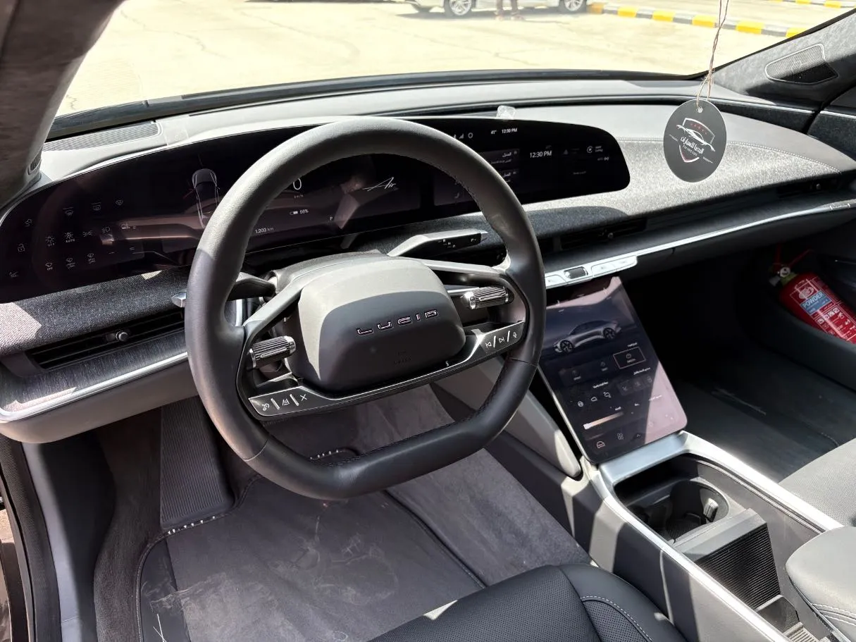 Car image 11
