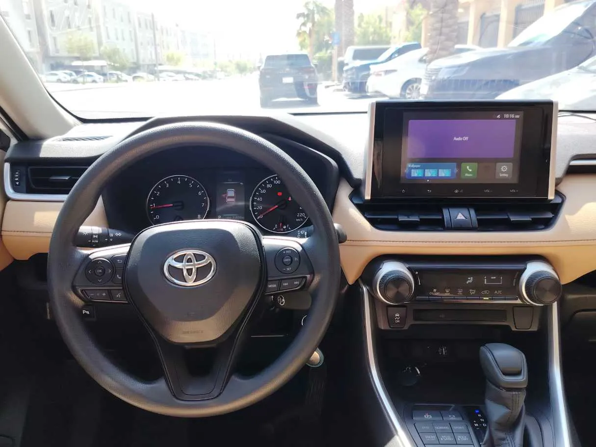 Car image 18