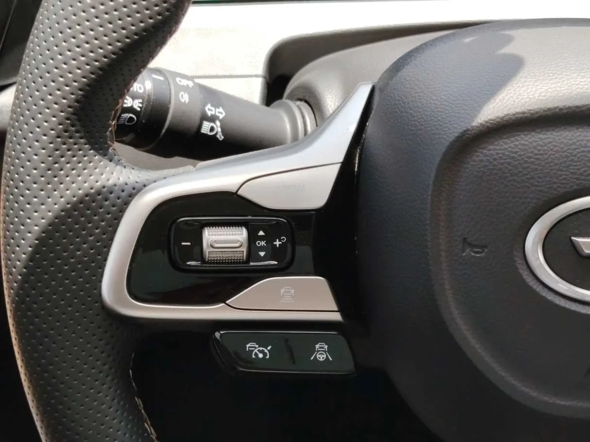 Car image 37