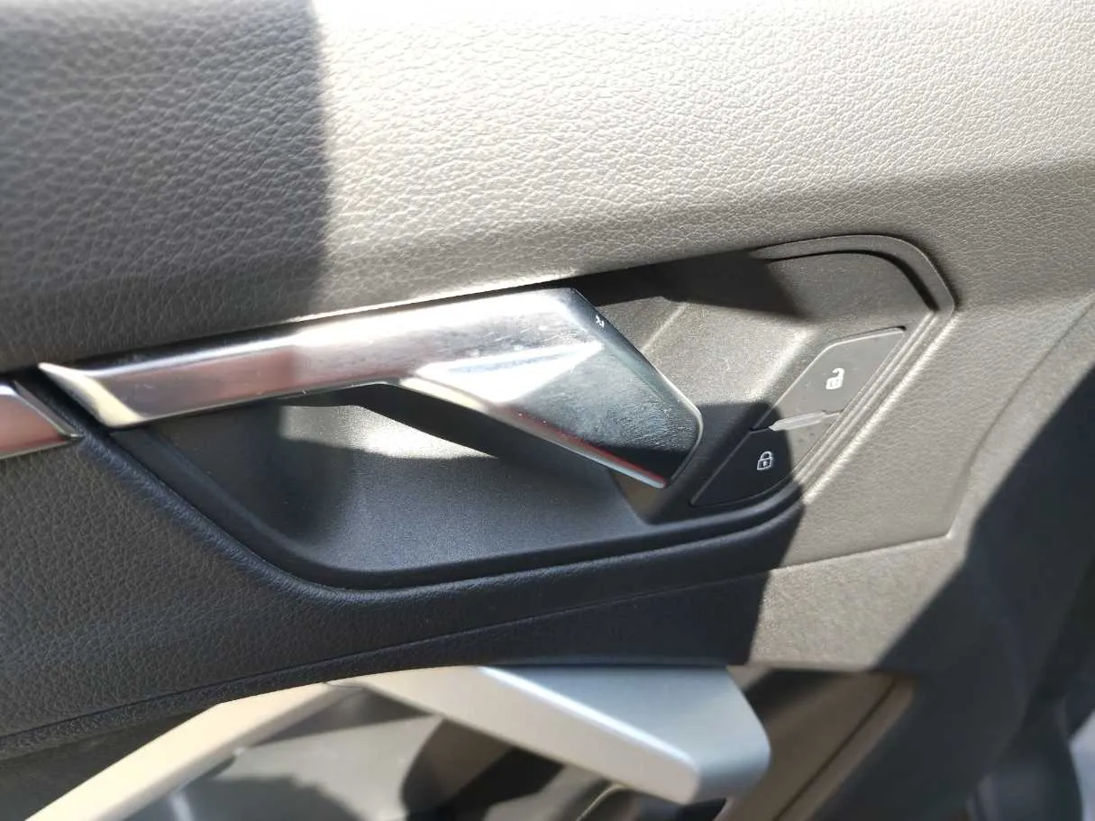 Car image 34