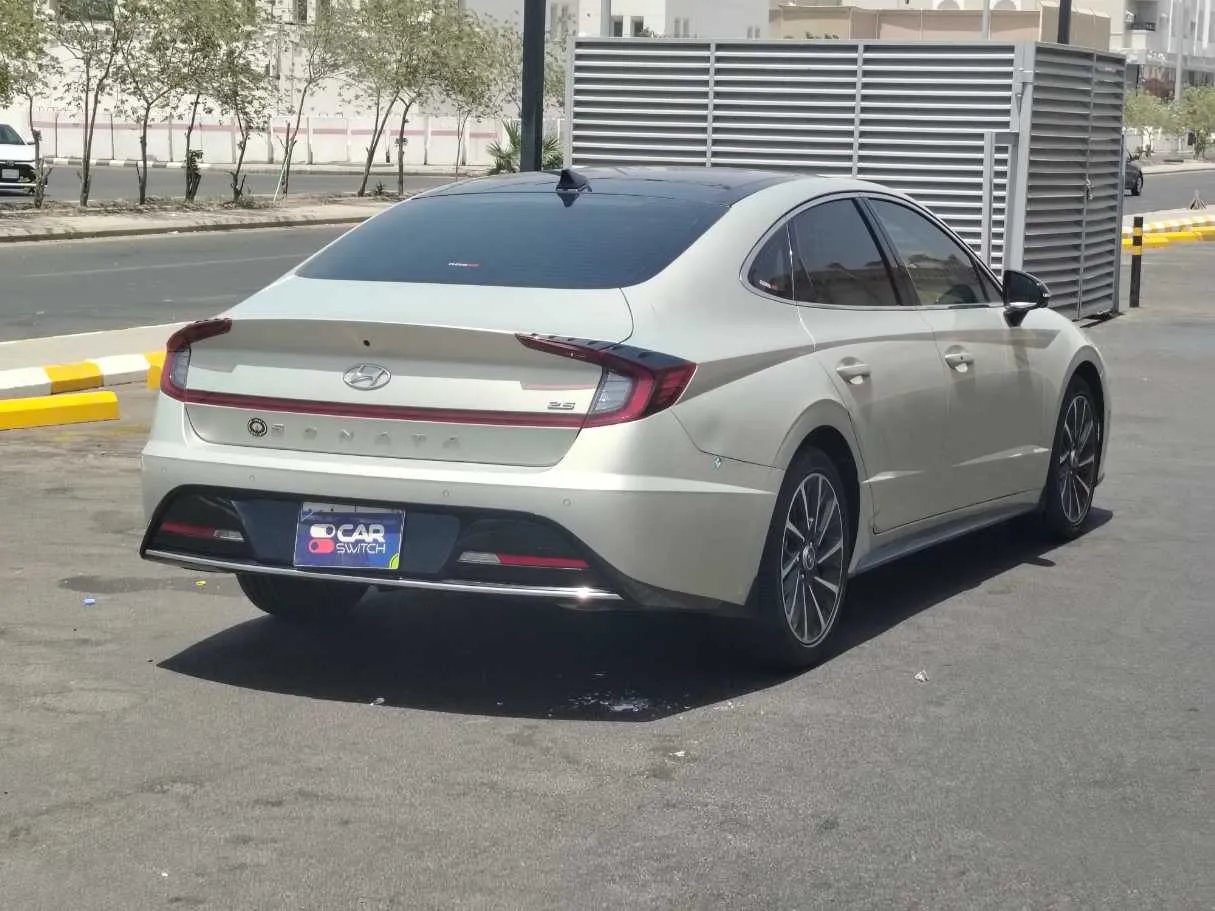 Car image 5