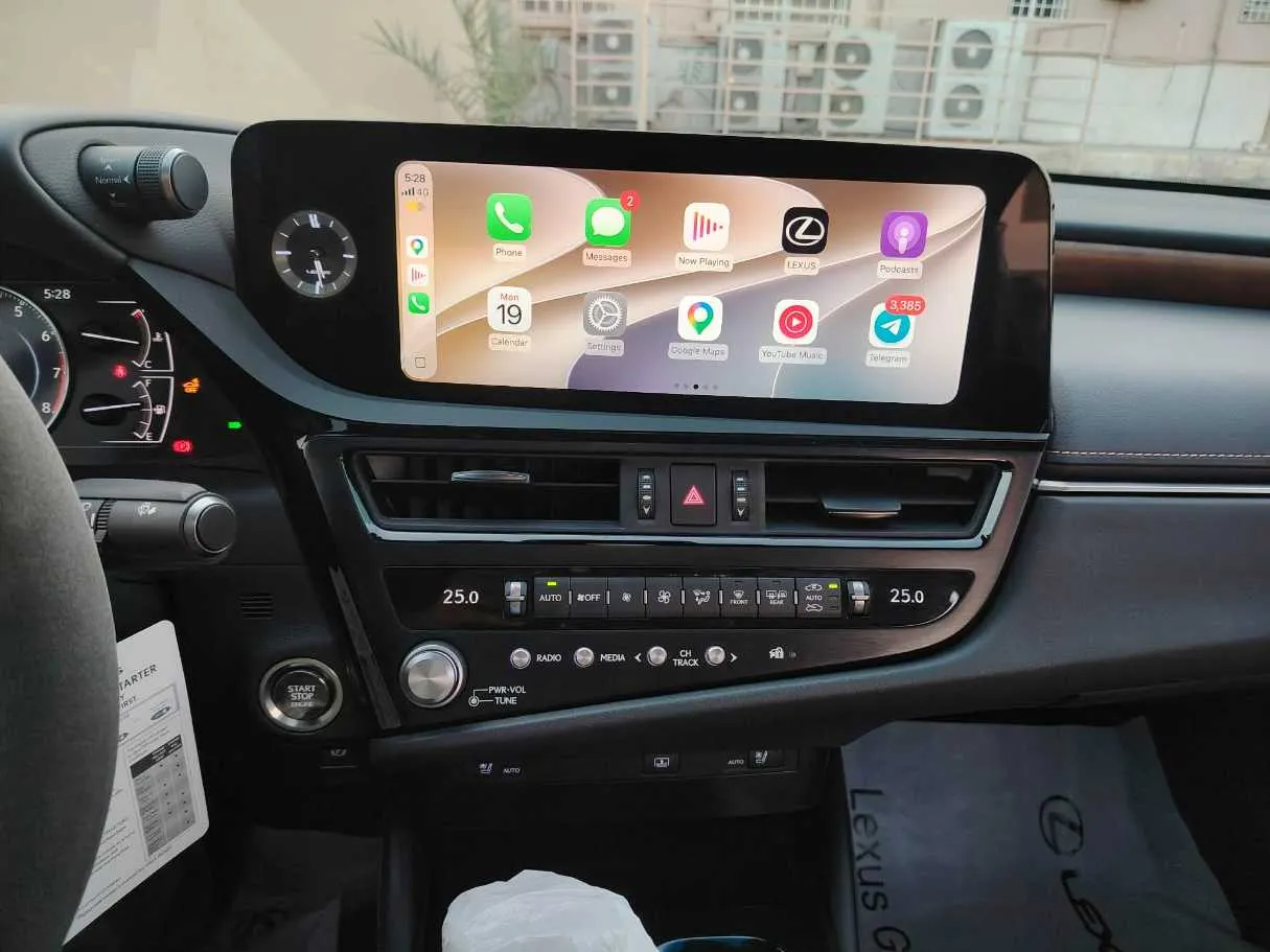 Car image 24