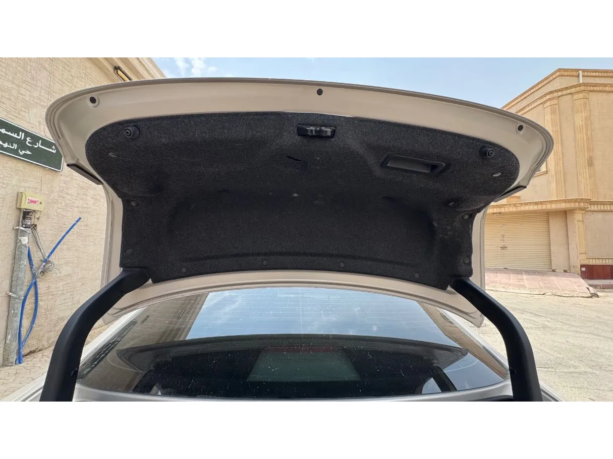Car image 21