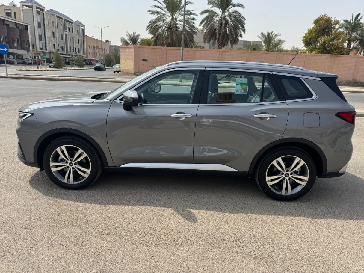 Car image 8