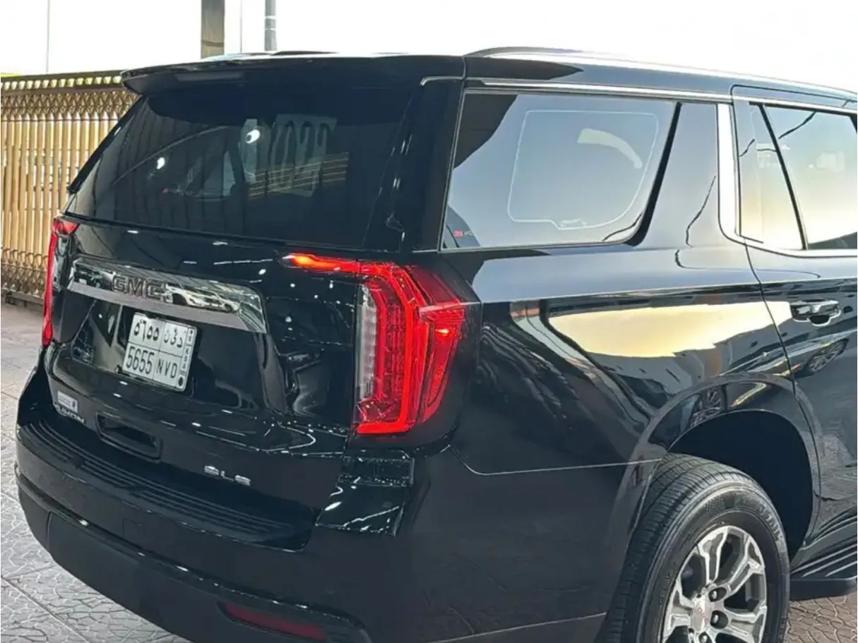 Car image 3