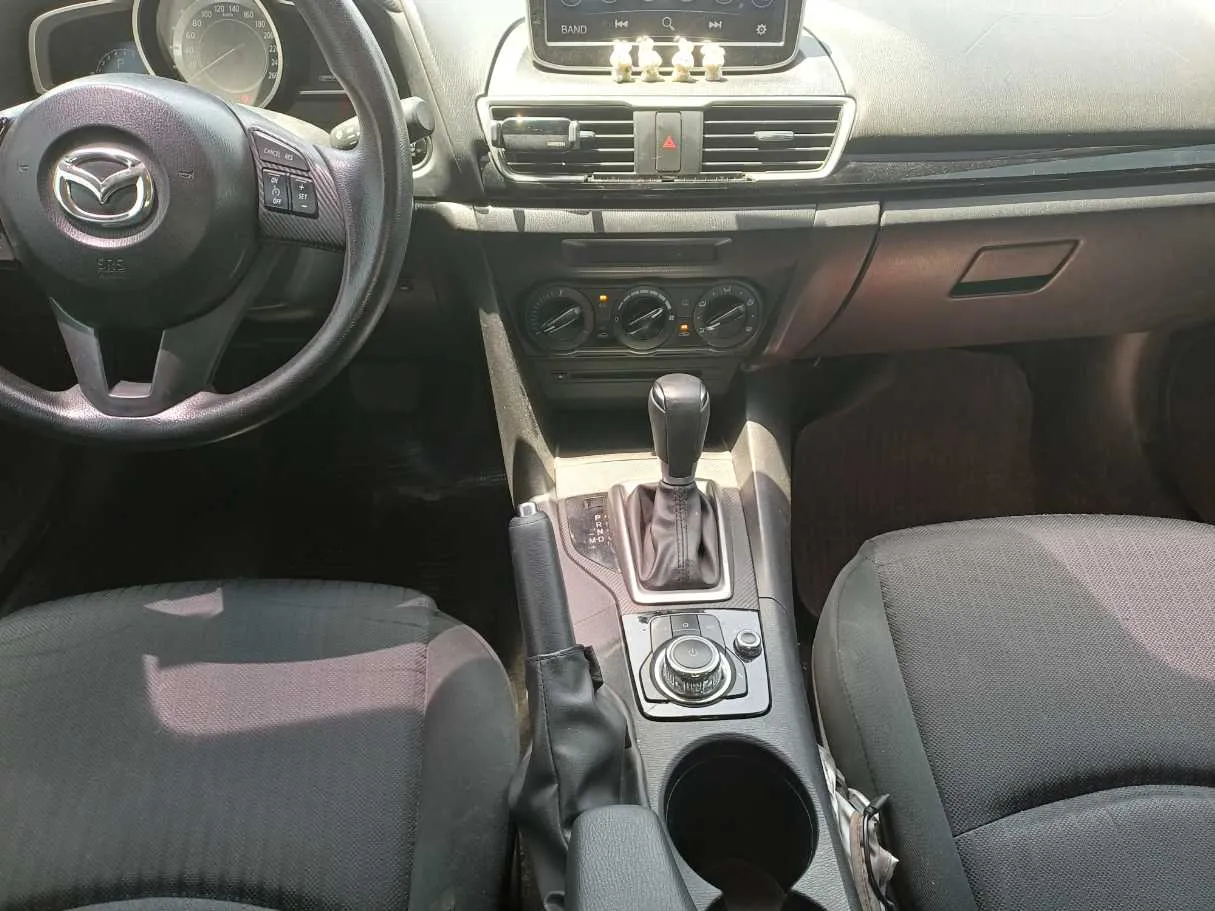 Car image 17