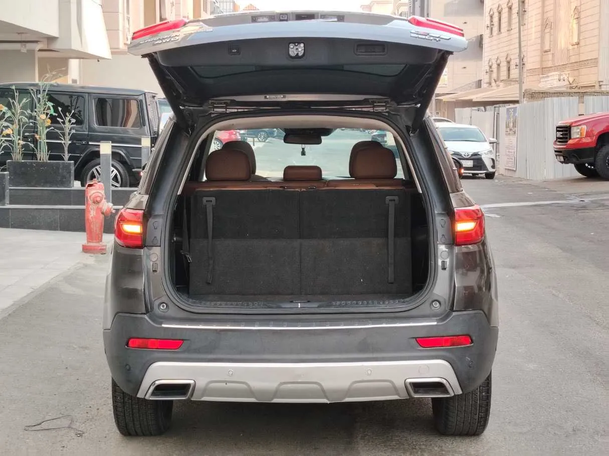 Car image 24