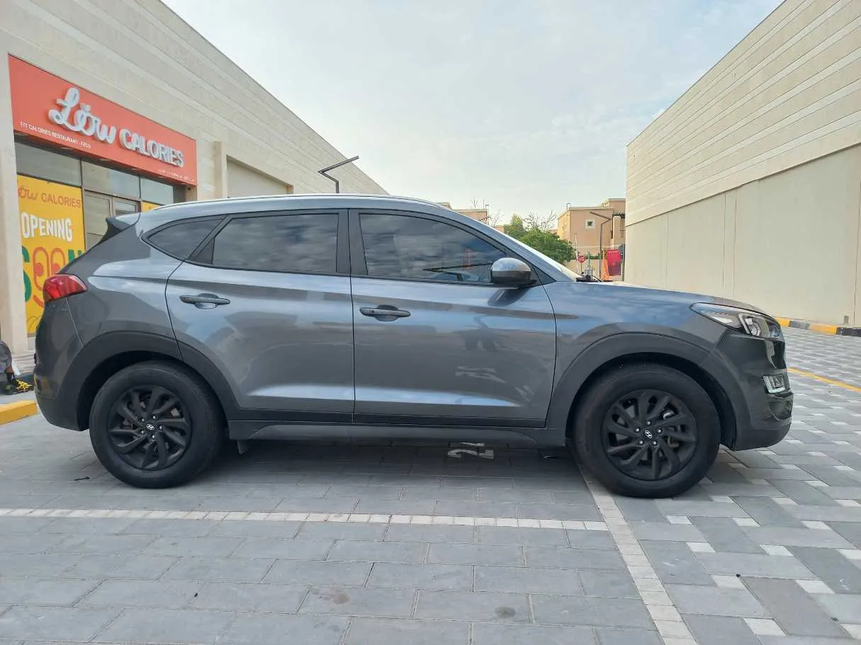 Car image 8
