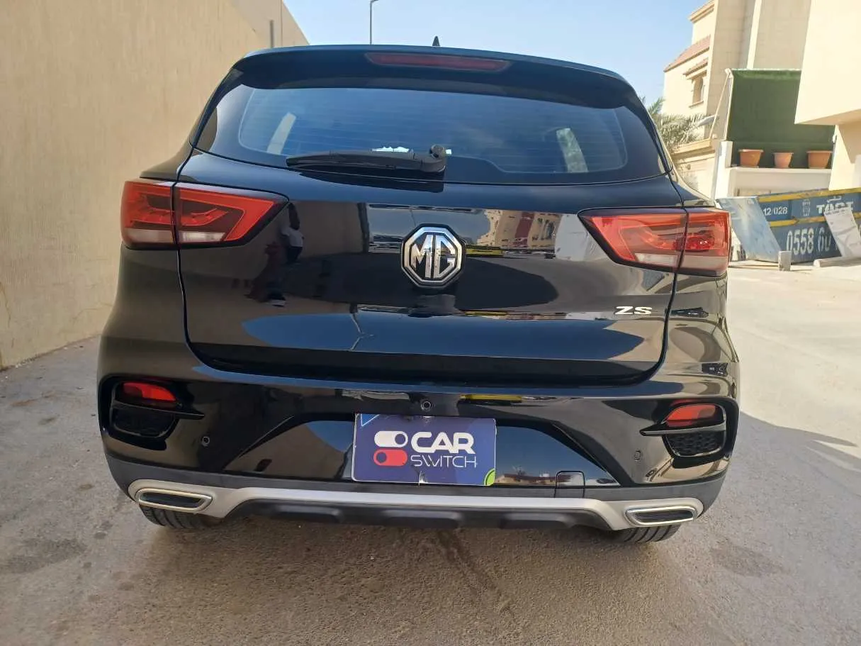 Car image 6