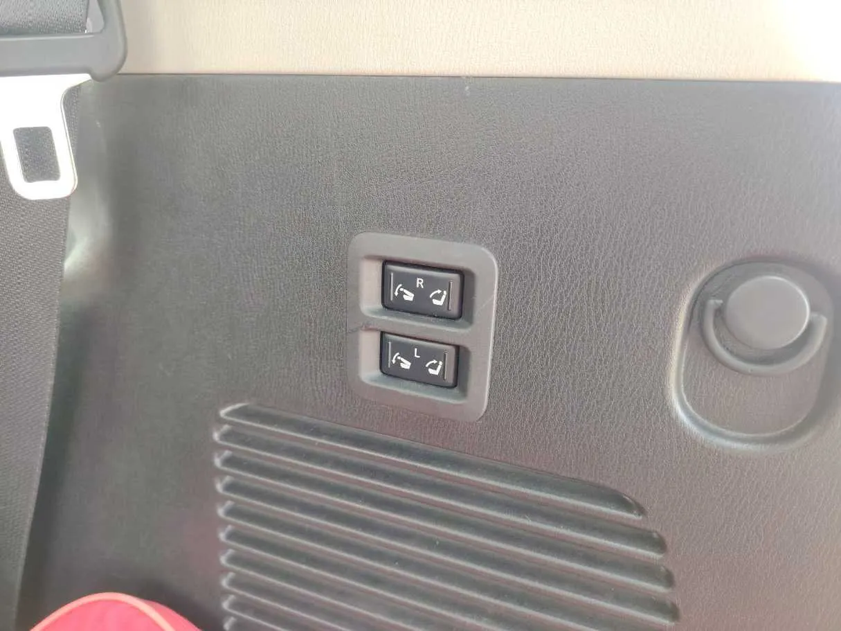 Car image 38