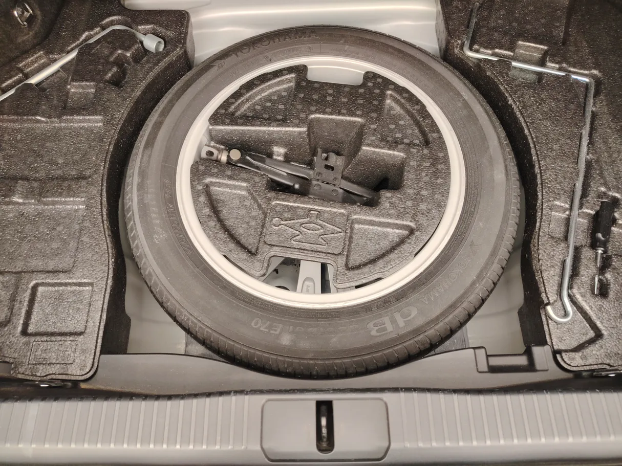 Car image 36
