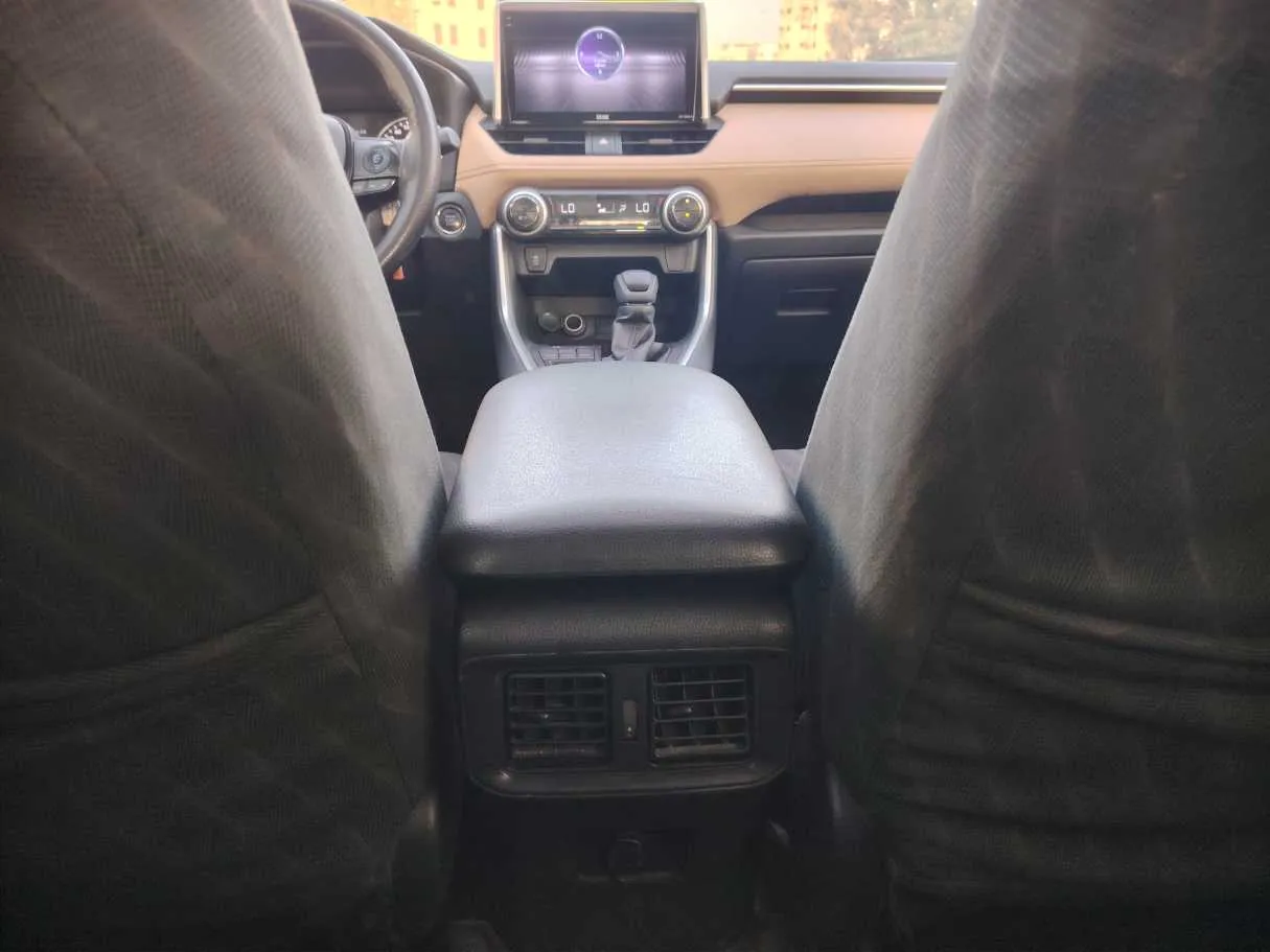Car image 24