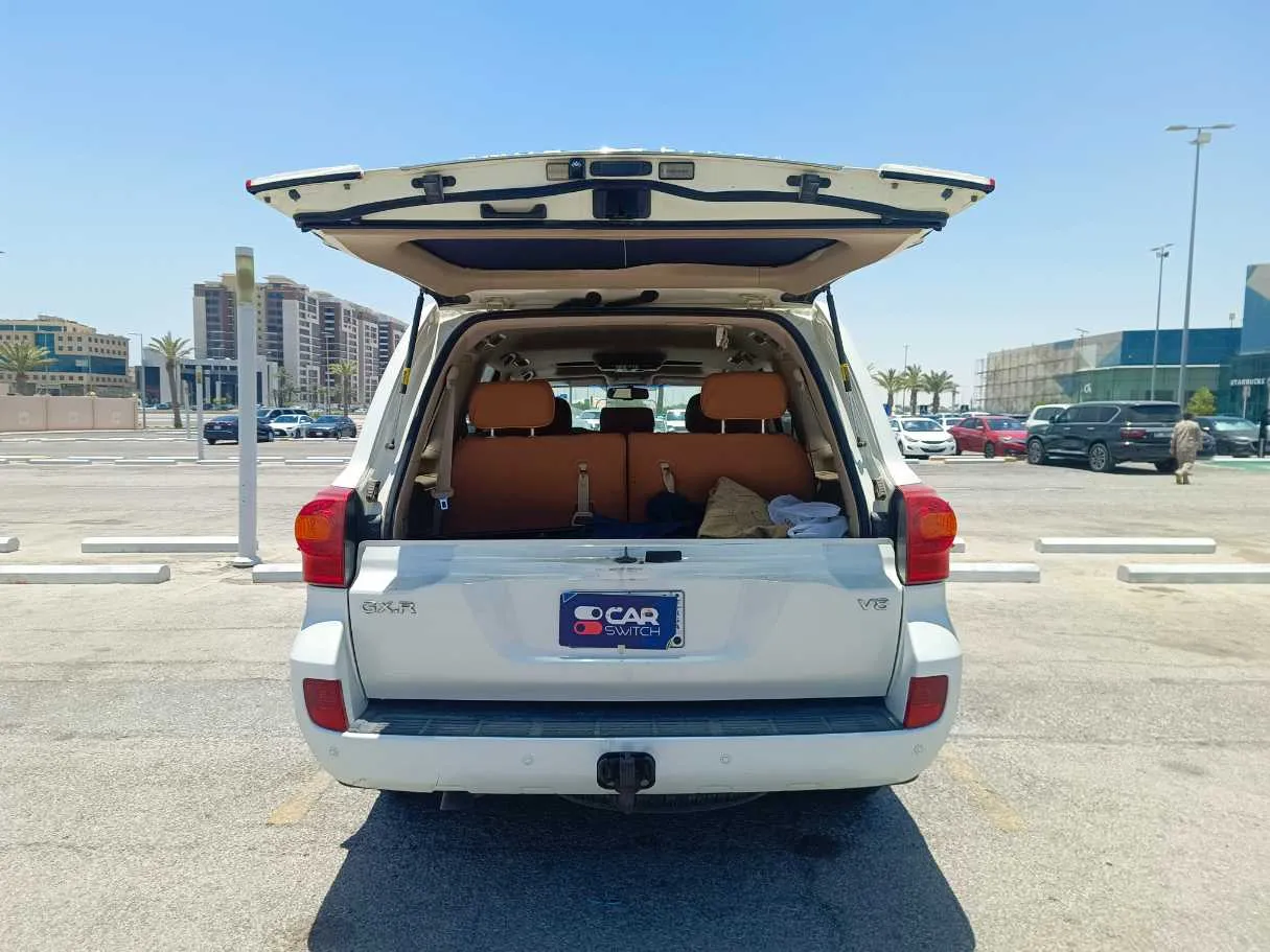 Car image 26