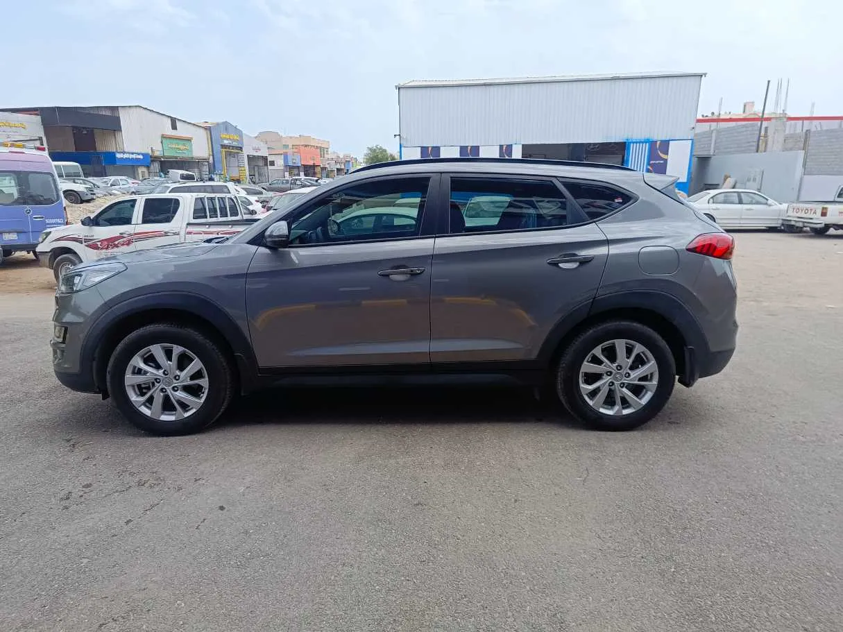 Car image 8