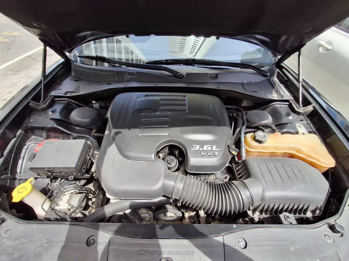 Car image 13