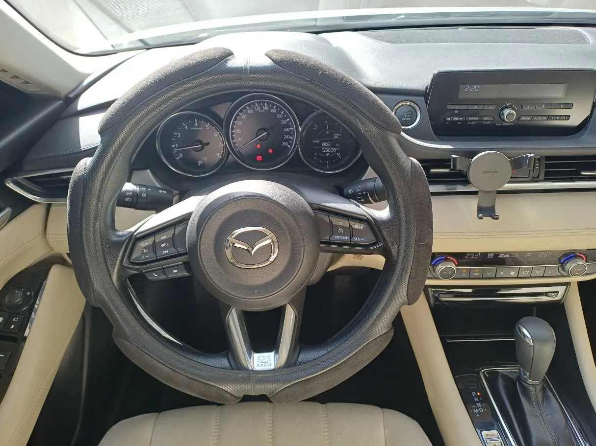 Car image 13