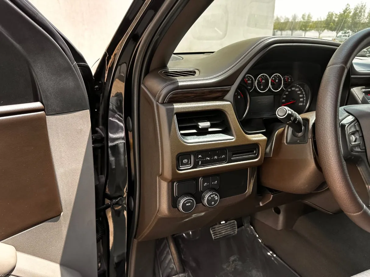 Car image 24
