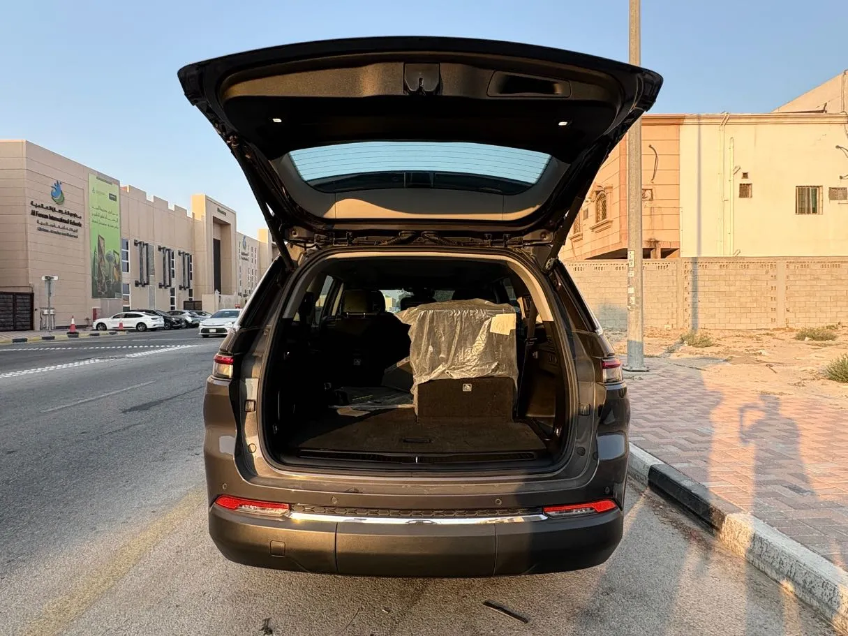 Car image 23