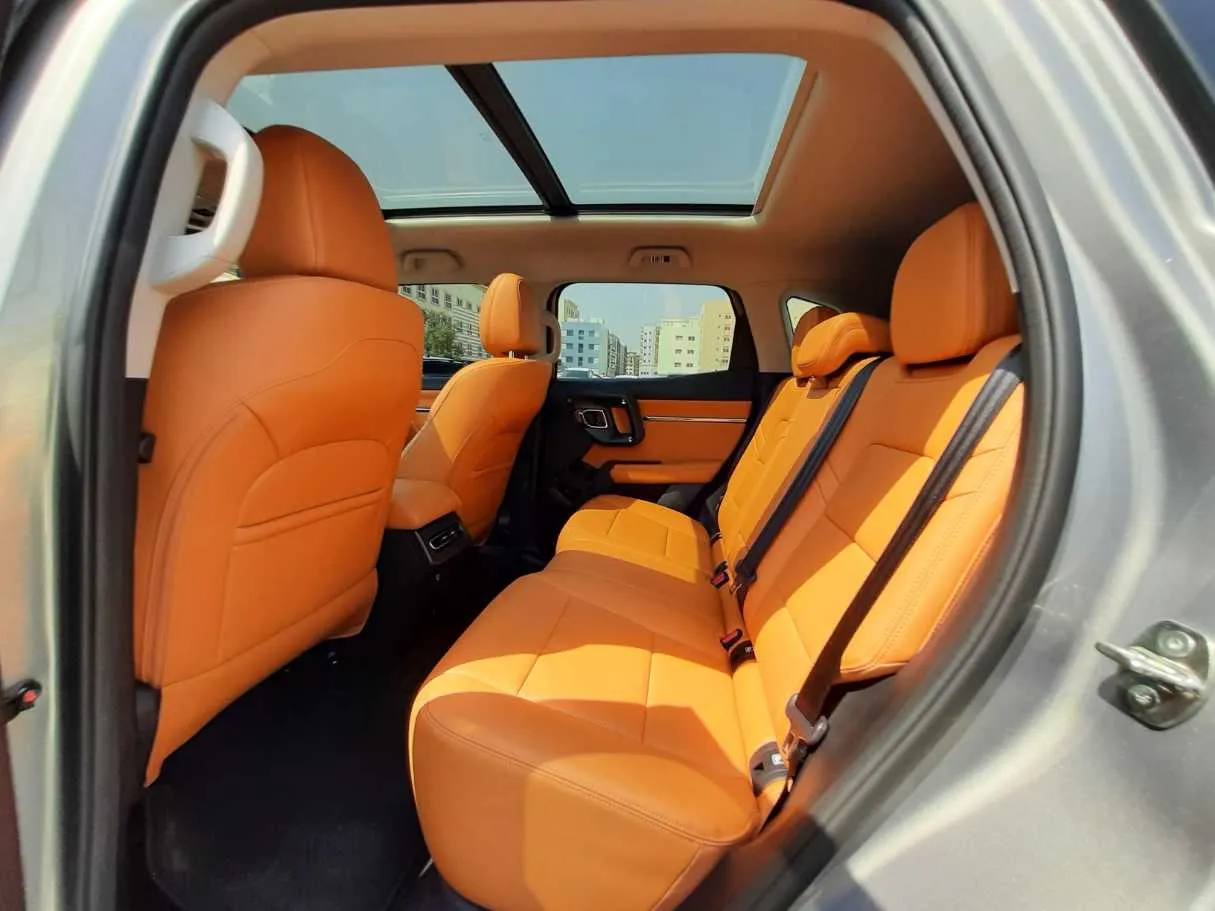 Car image 13