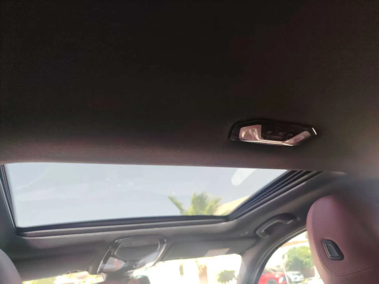 Car image 30