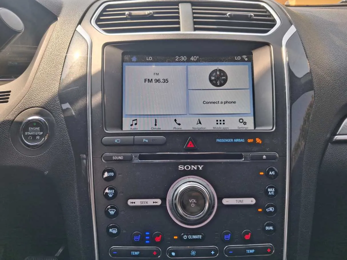 Car image 15
