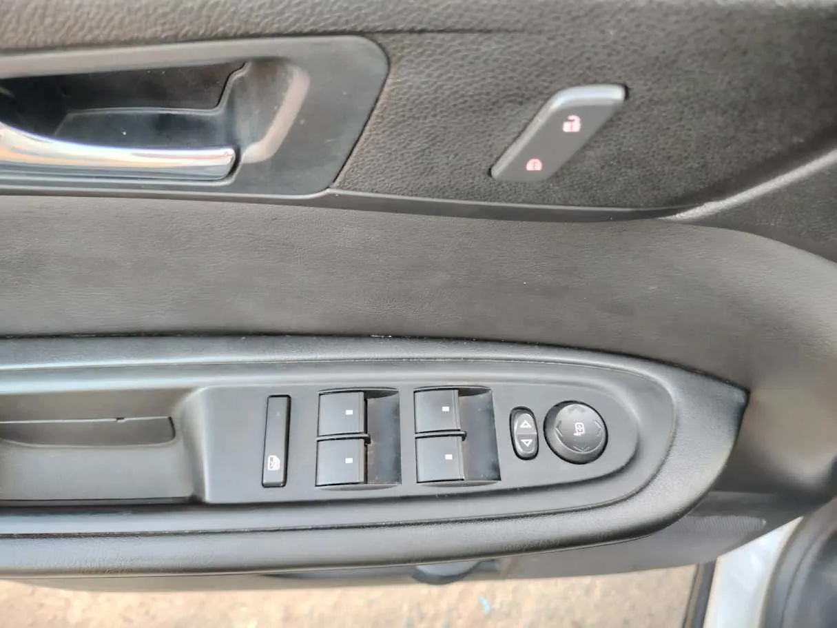 Car image 42