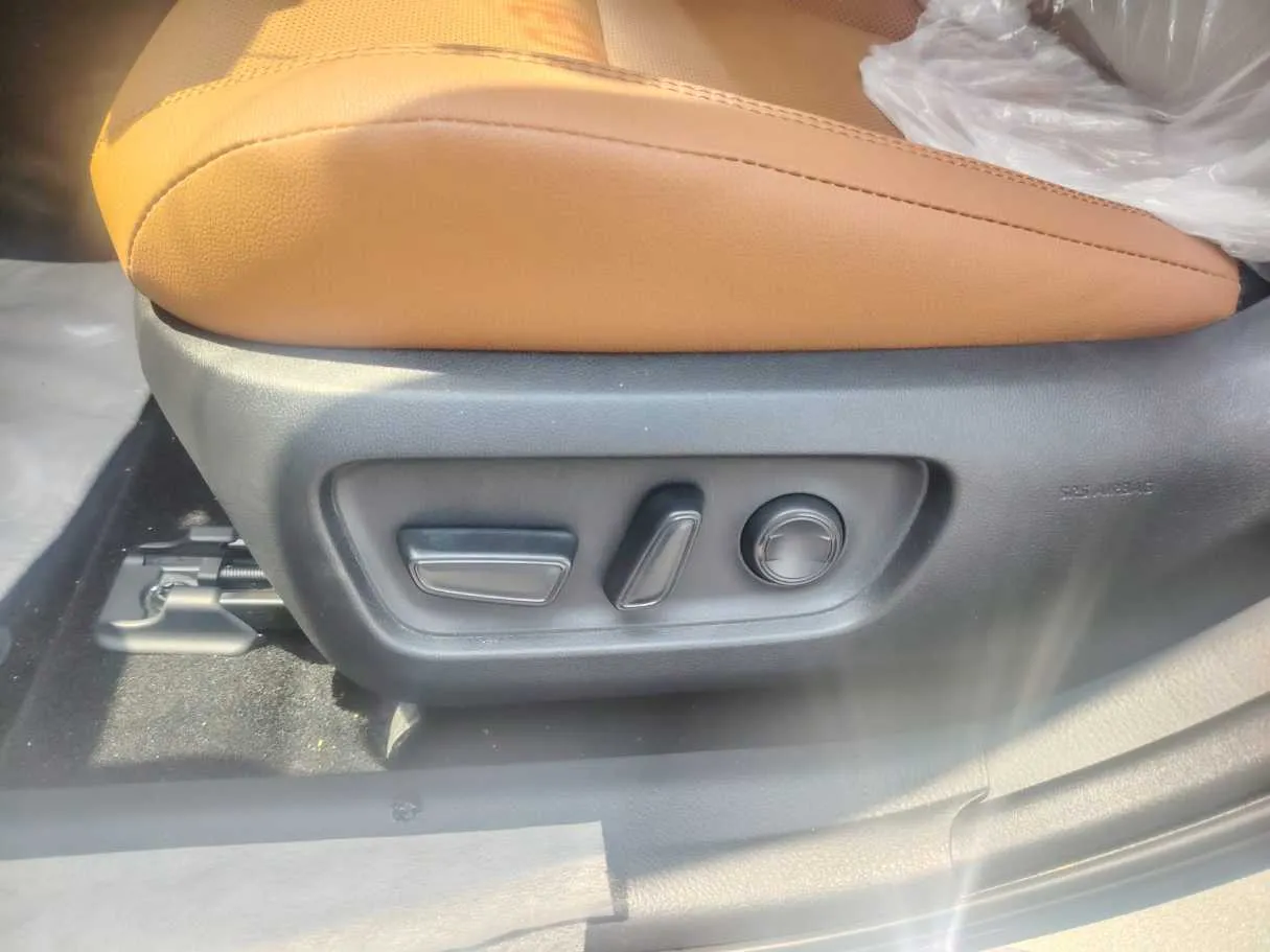 Car image 32