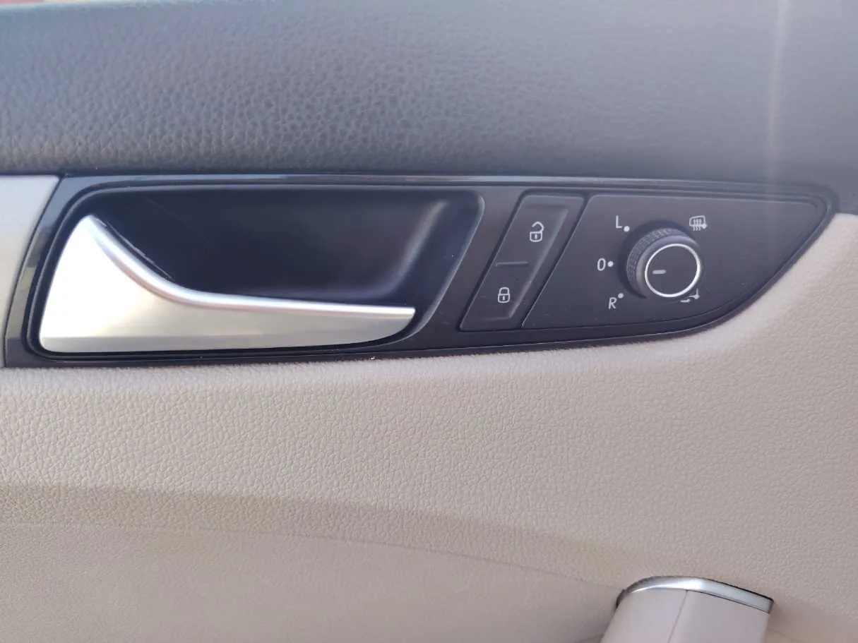 Car image 29
