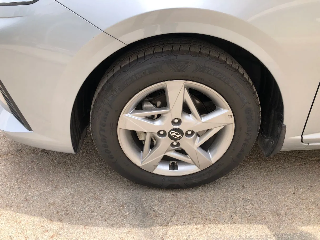 Car image 10