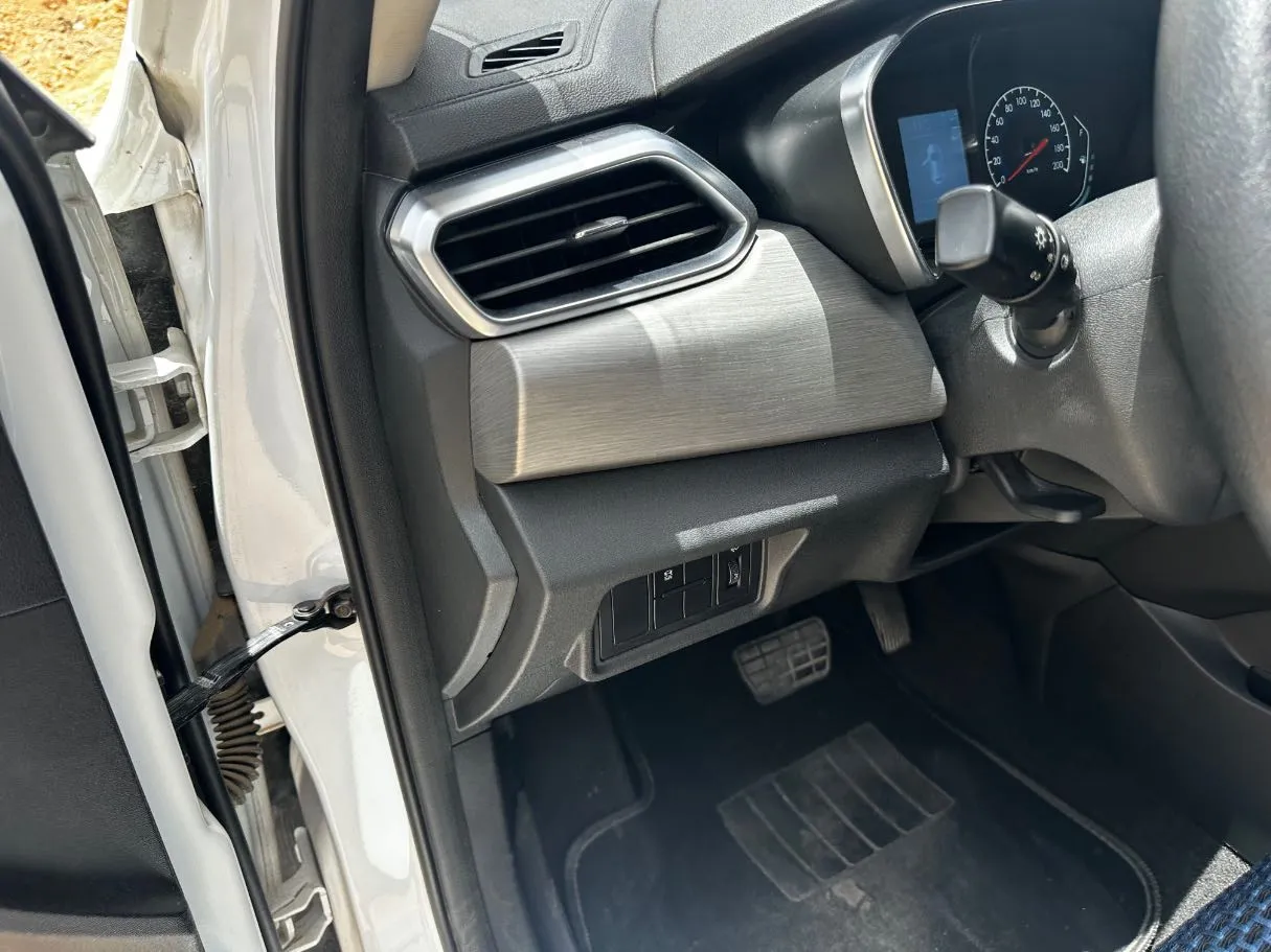 Car image 26