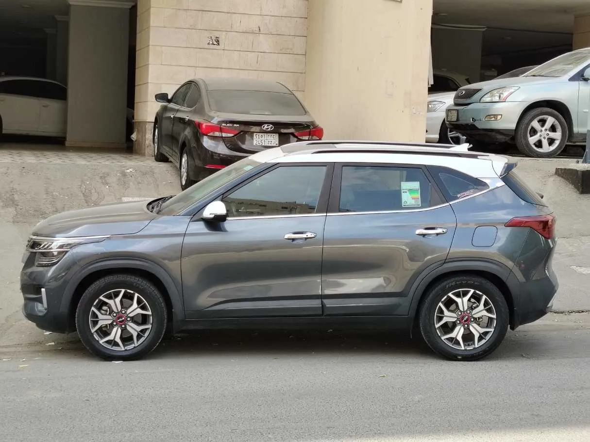 Car image 8