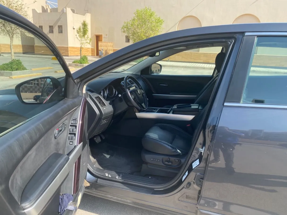 Car image 11