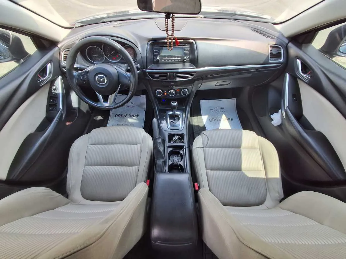 Car image 14