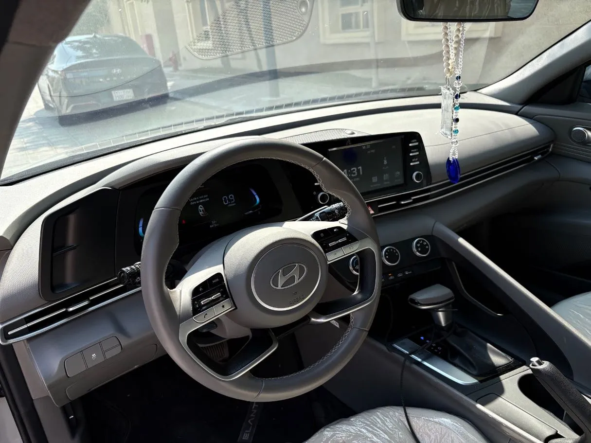 Car image 11