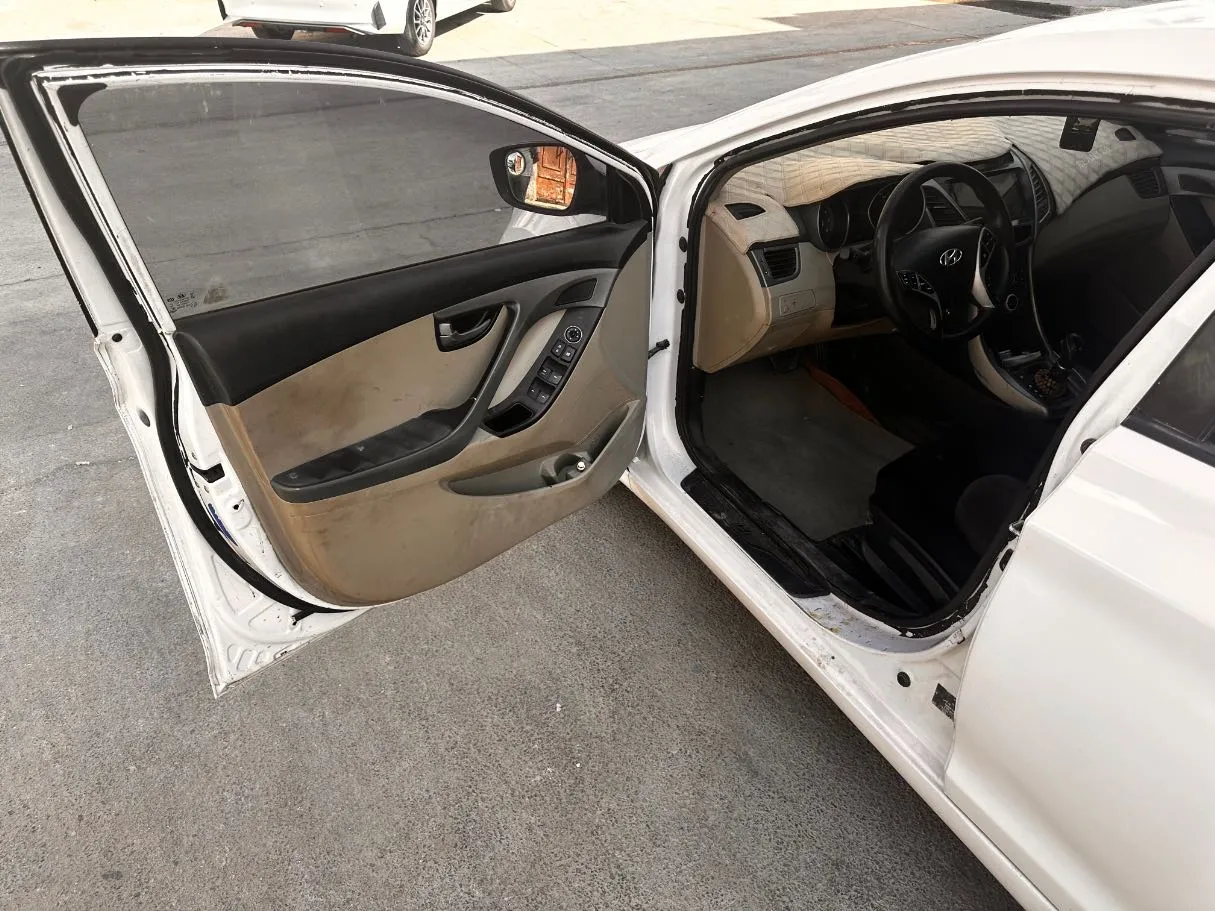Car image 10