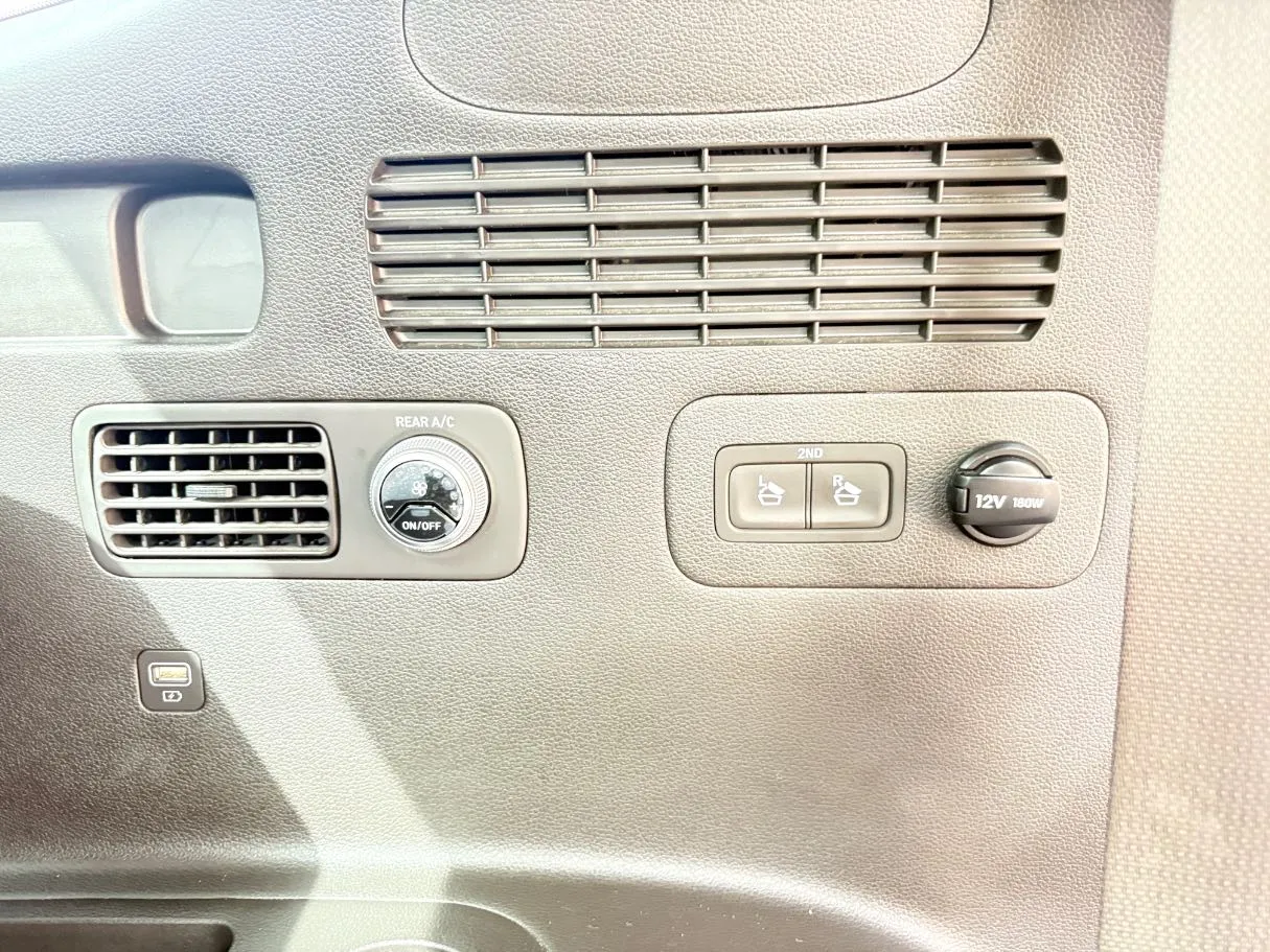 Car image 30