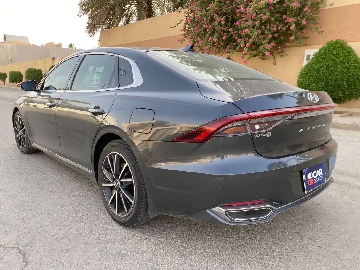 Car image 7
