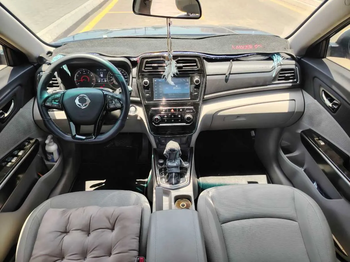 Car image 18