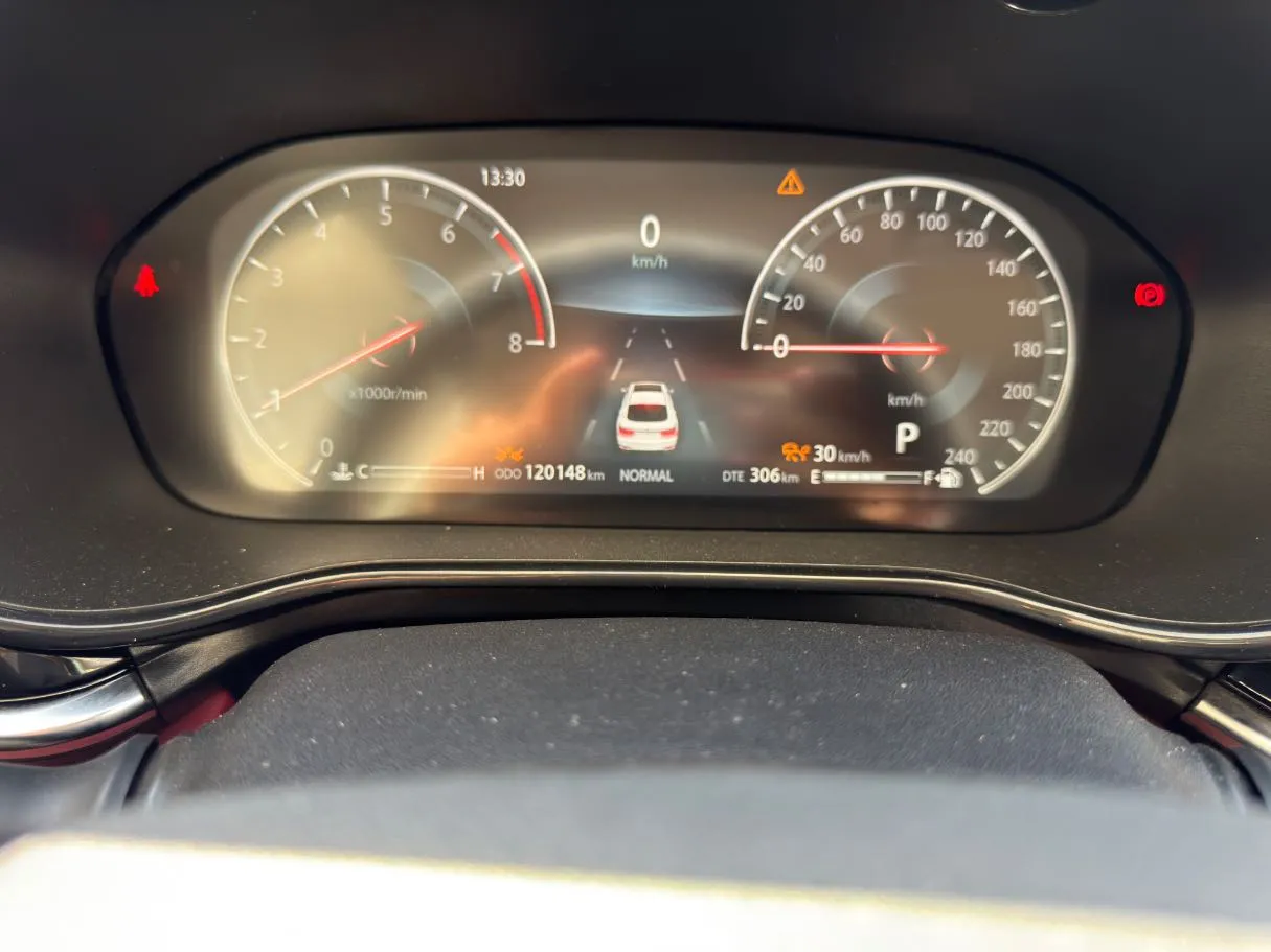 Car image 18