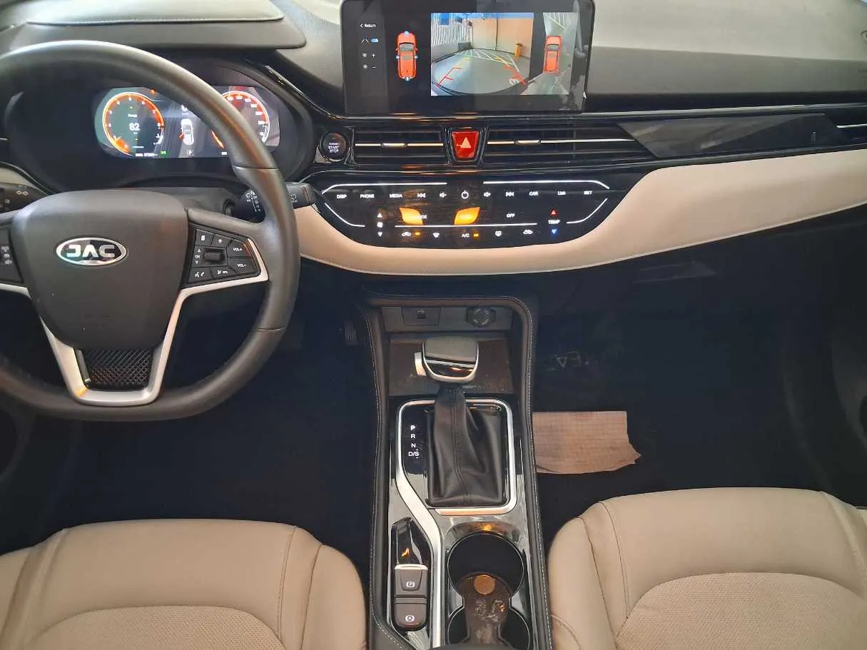Car image 16