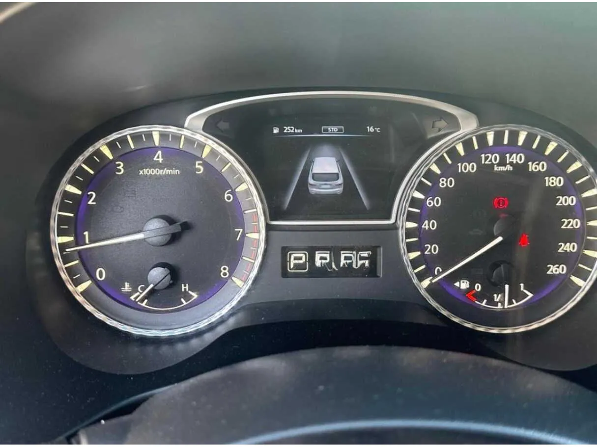 Car image 16
