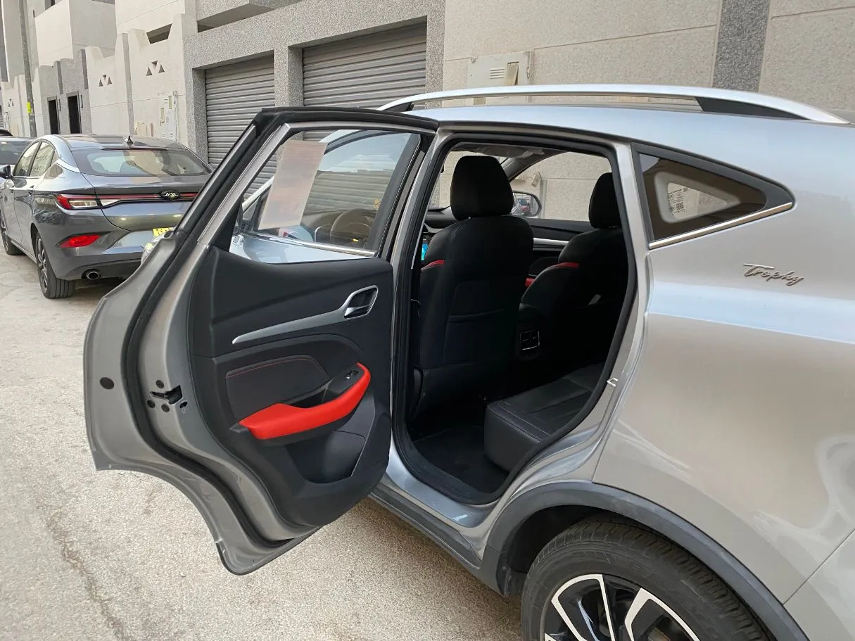 Car image 11