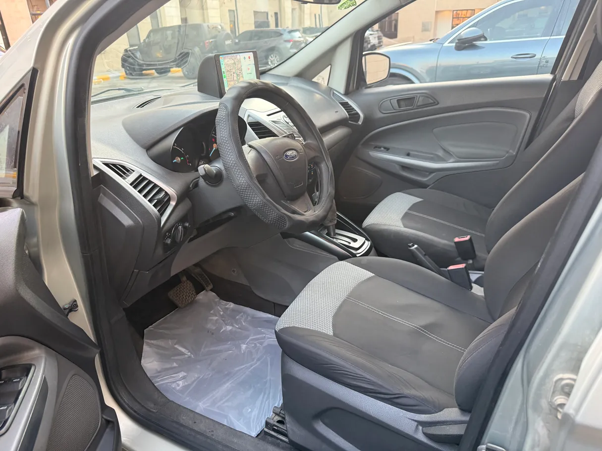 Car image 7