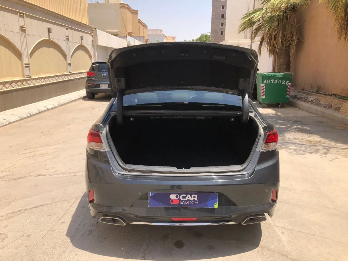 Car image 20