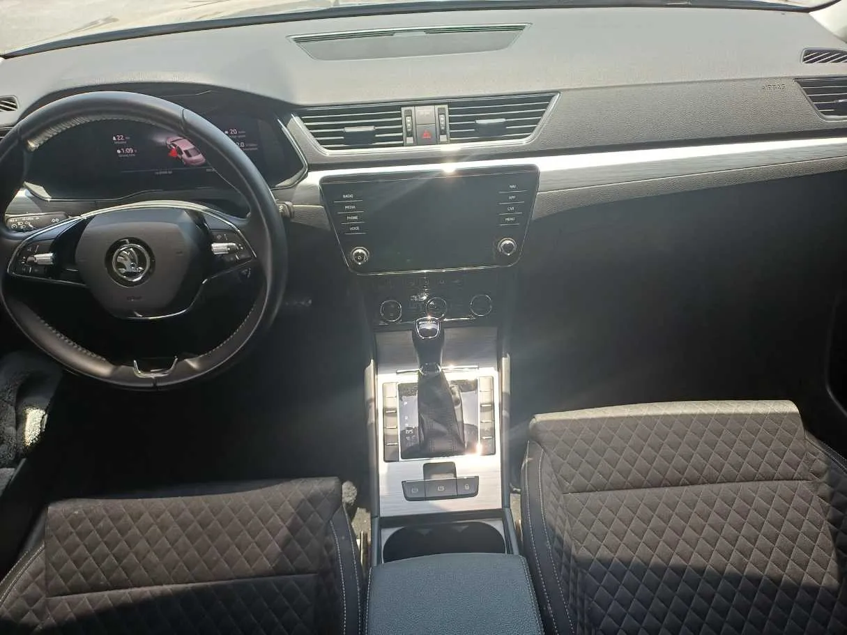 Car image 16