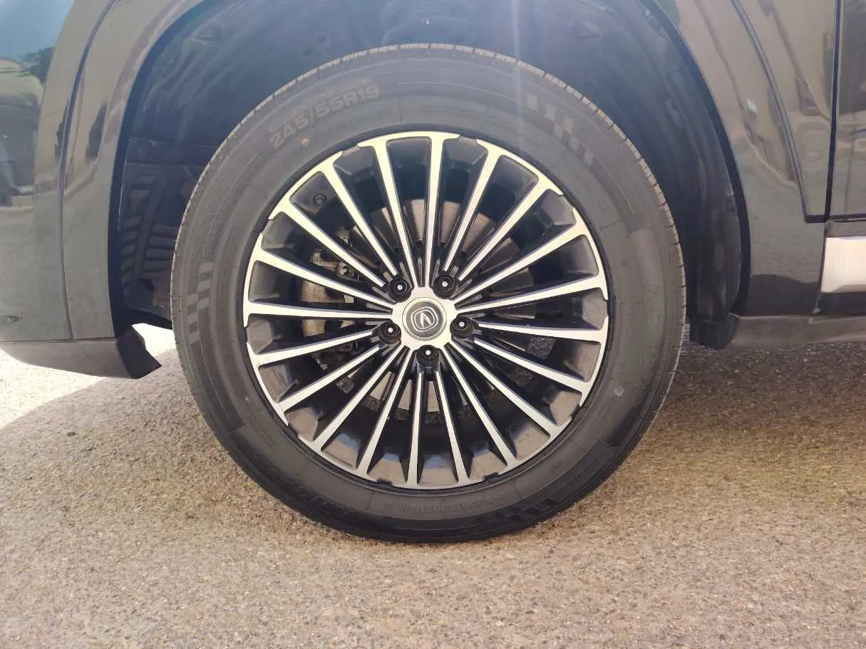 Car image 10