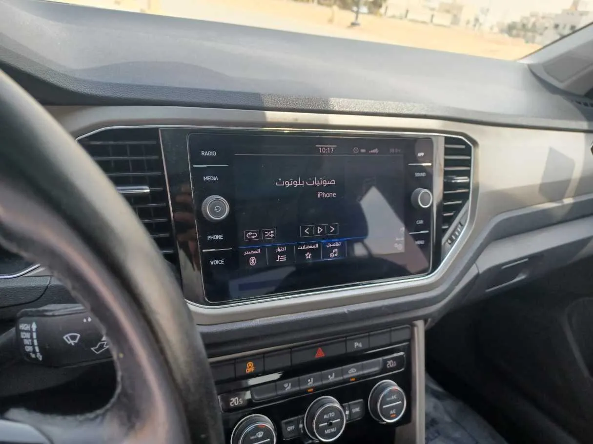 Car image 18