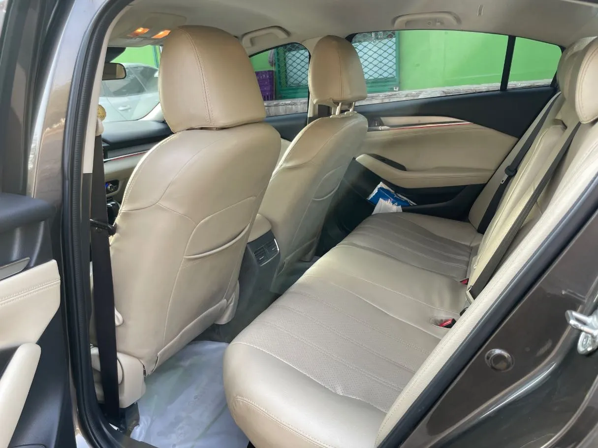 Car image 16